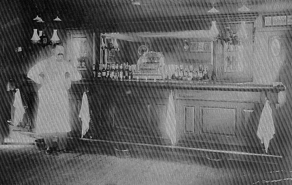 Bar_In_Henn's-Tavern.jpg 53.7K