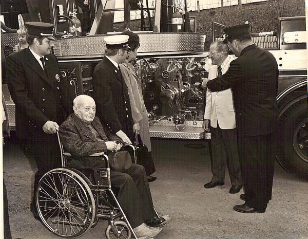 Harry_E_Mumford_FireTruck.jpg 70.0K